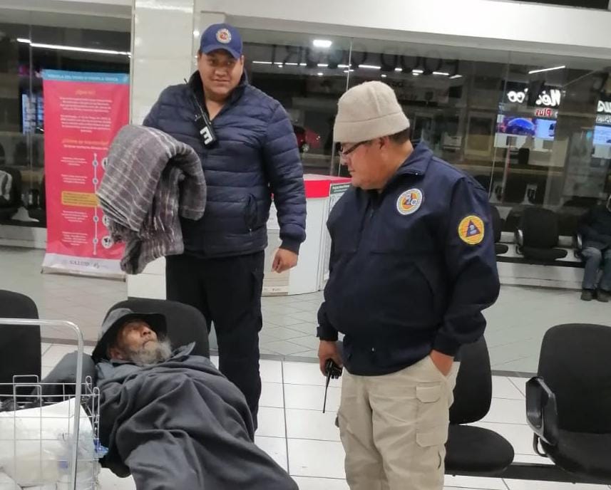 Personas en situación de calle se rehúsan a ir a albergues, a pesar del frío