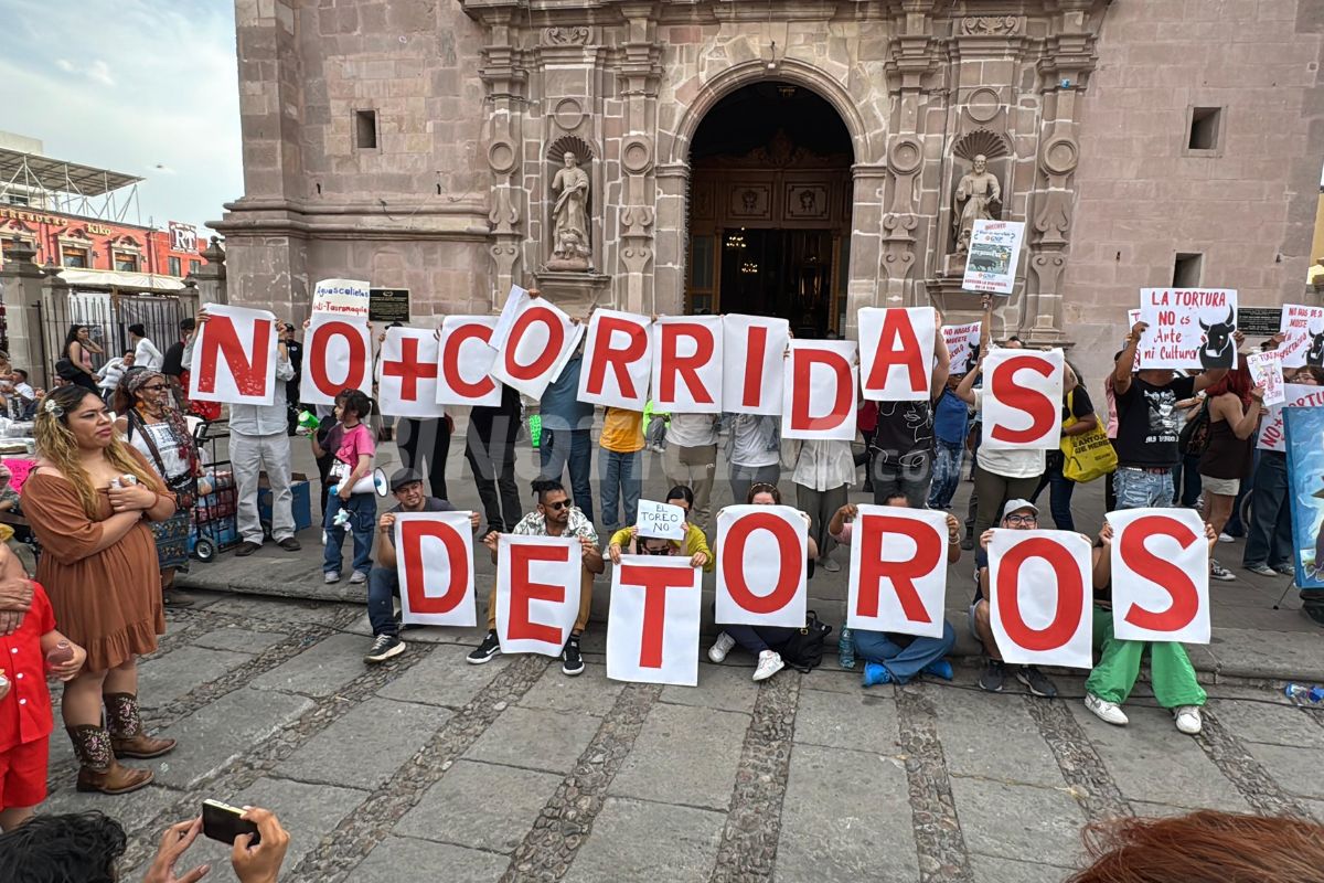 Un centenar de personas acude a la concentración antitaurina en Aguascalientes