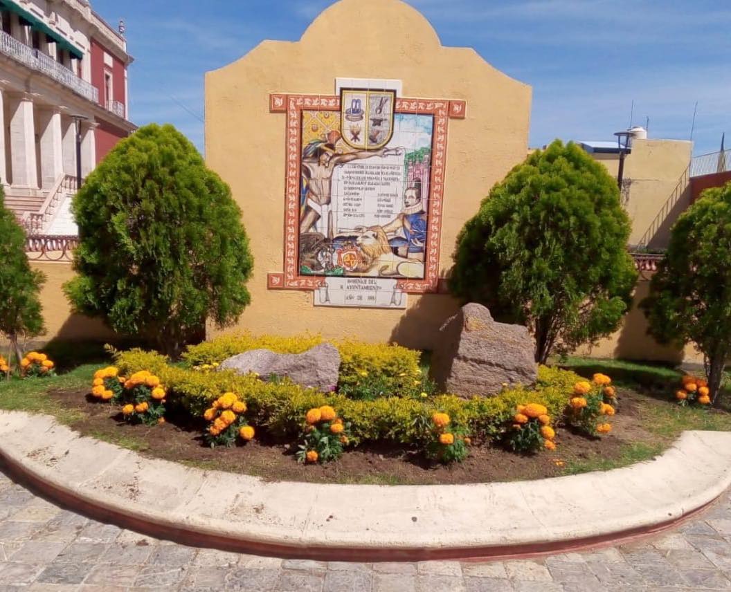 Colocan más de 2,500 plantas de cempasúchil en la ciudad 