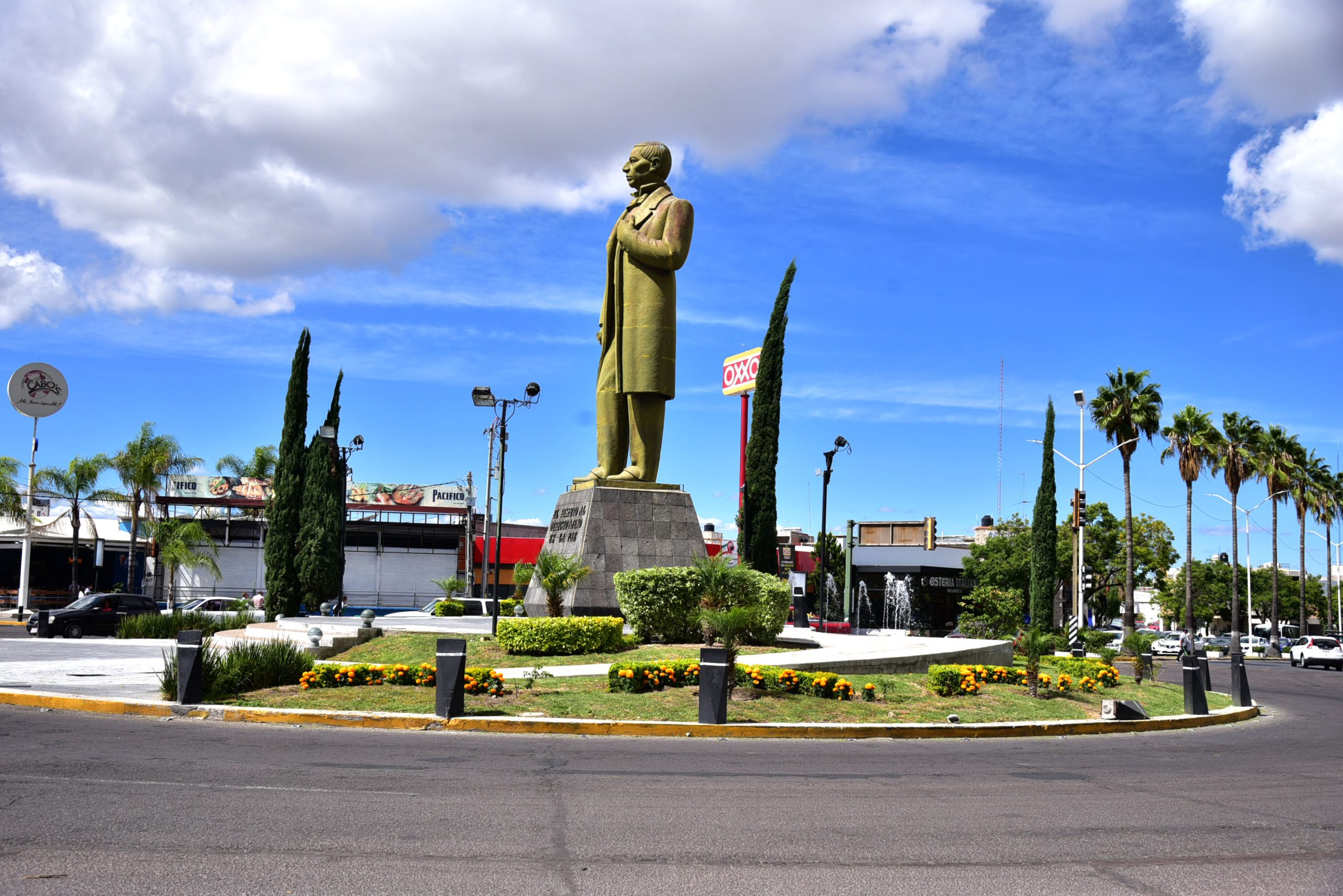 Colocan más de 2,500 plantas de cempasúchil en la ciudad 