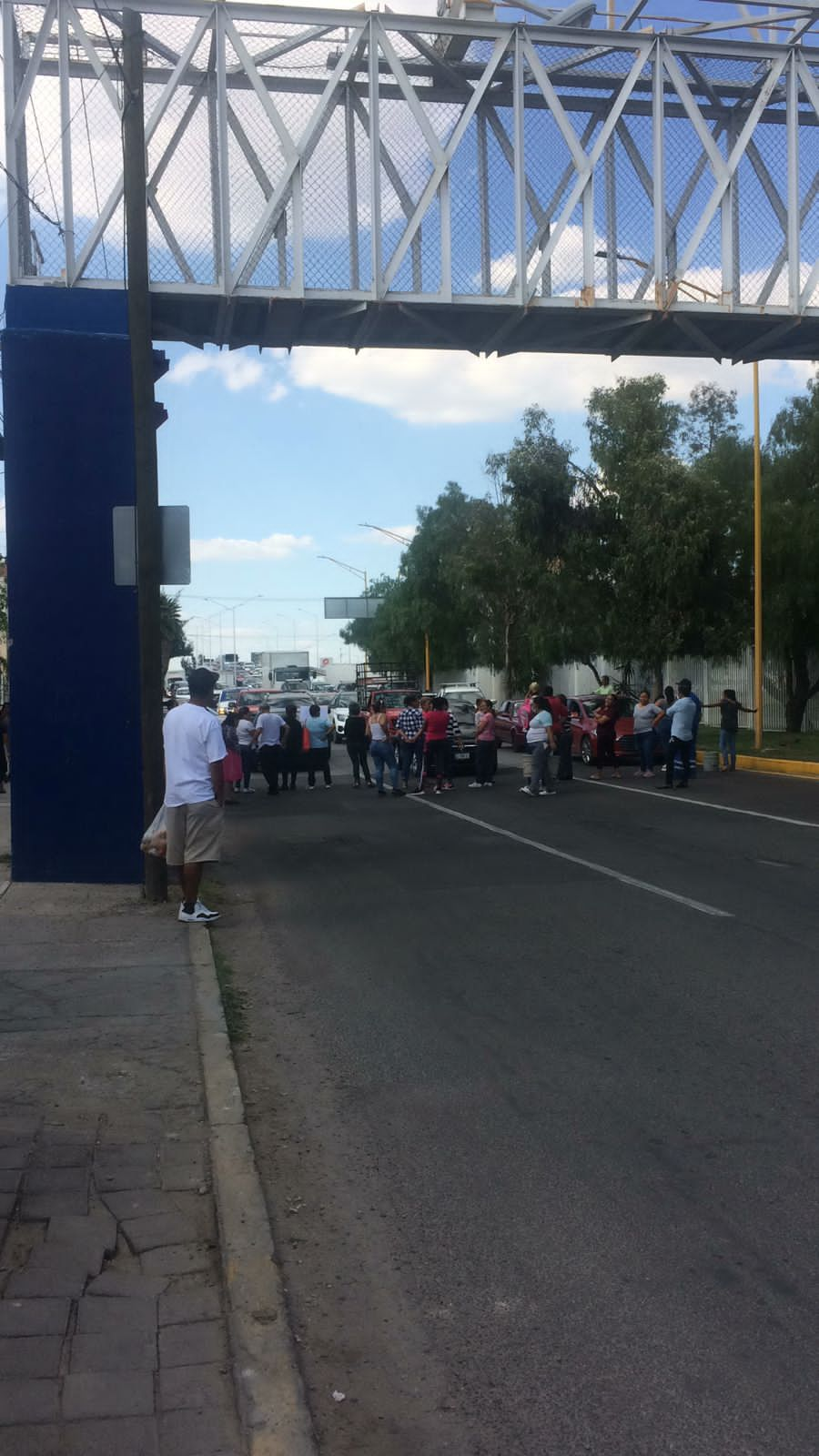 Bloquean Segundo Anillo por falta agua 