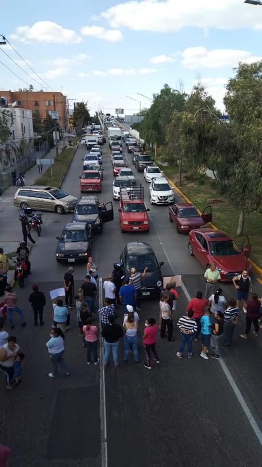 Bloquean Segundo Anillo por falta agua 