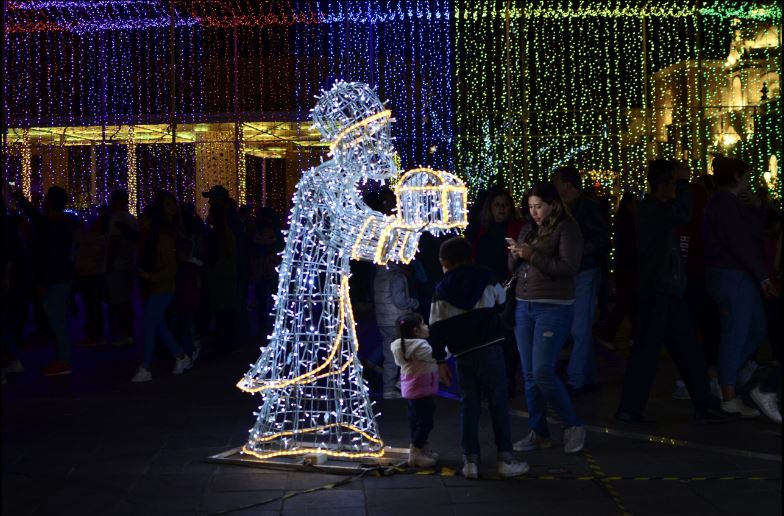 Encienden las luces navideñas en el centro histórico