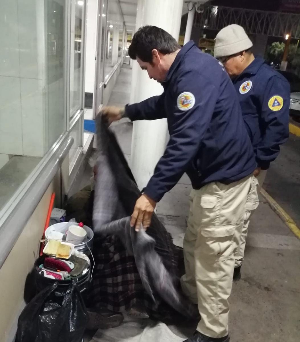 Personas en situación de calle se rehúsan a ir a albergues, a pesar del frío