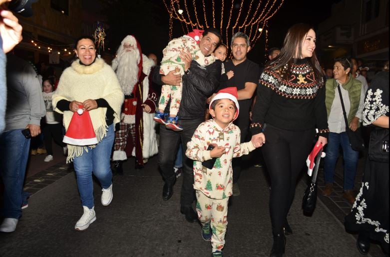 Encienden las luces navideñas en el centro histórico