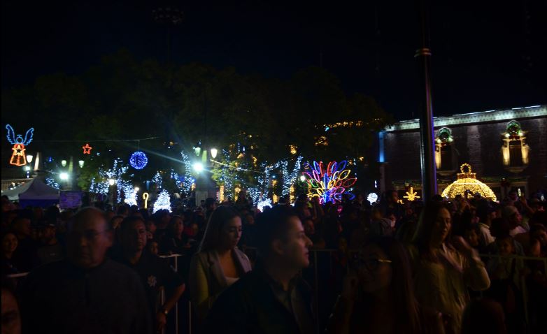 Encienden las luces navideñas en el centro histórico