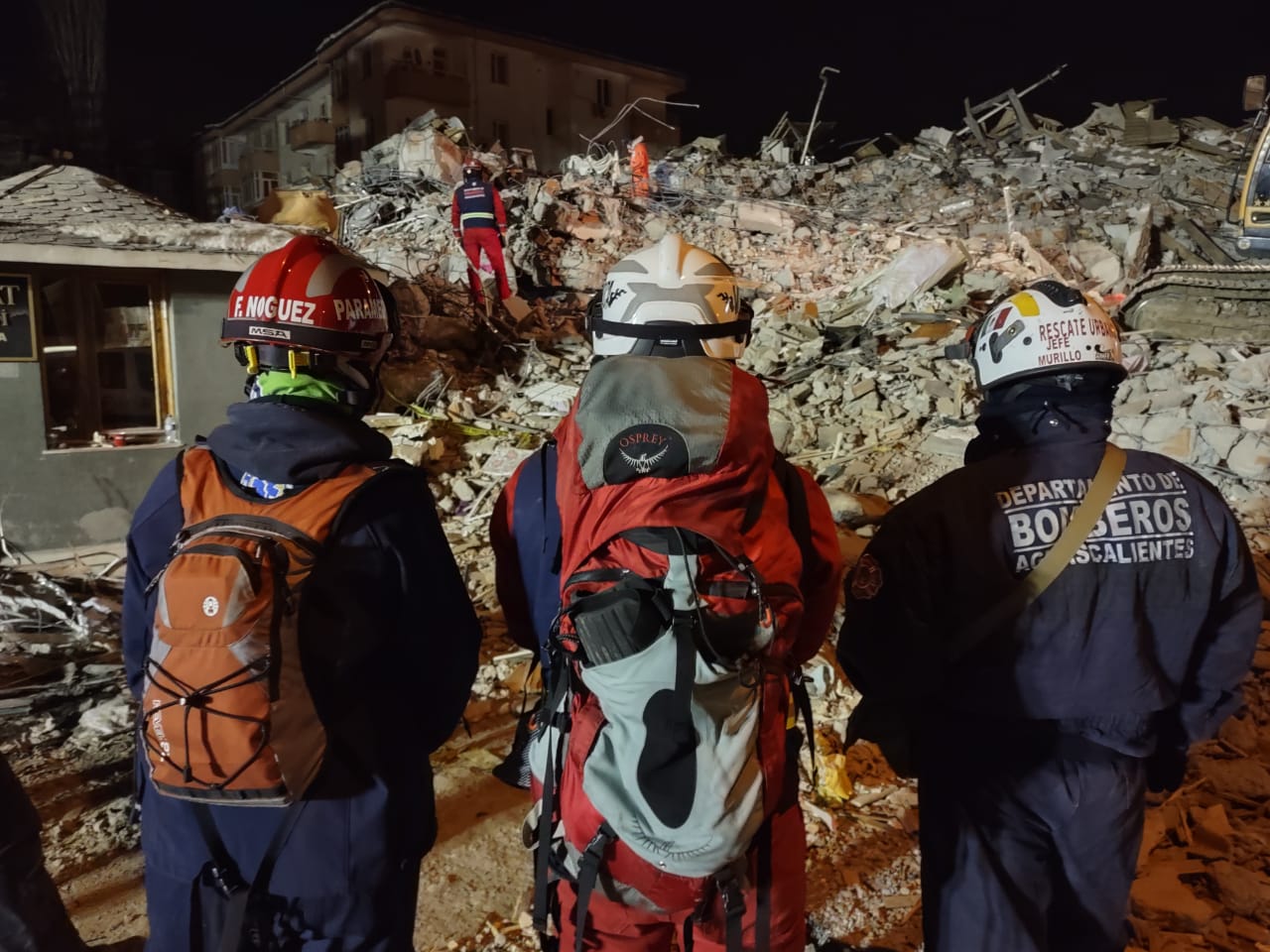 Ocho rescatistas de Aguascalientes y un binomio siguen ayudando en Turquía