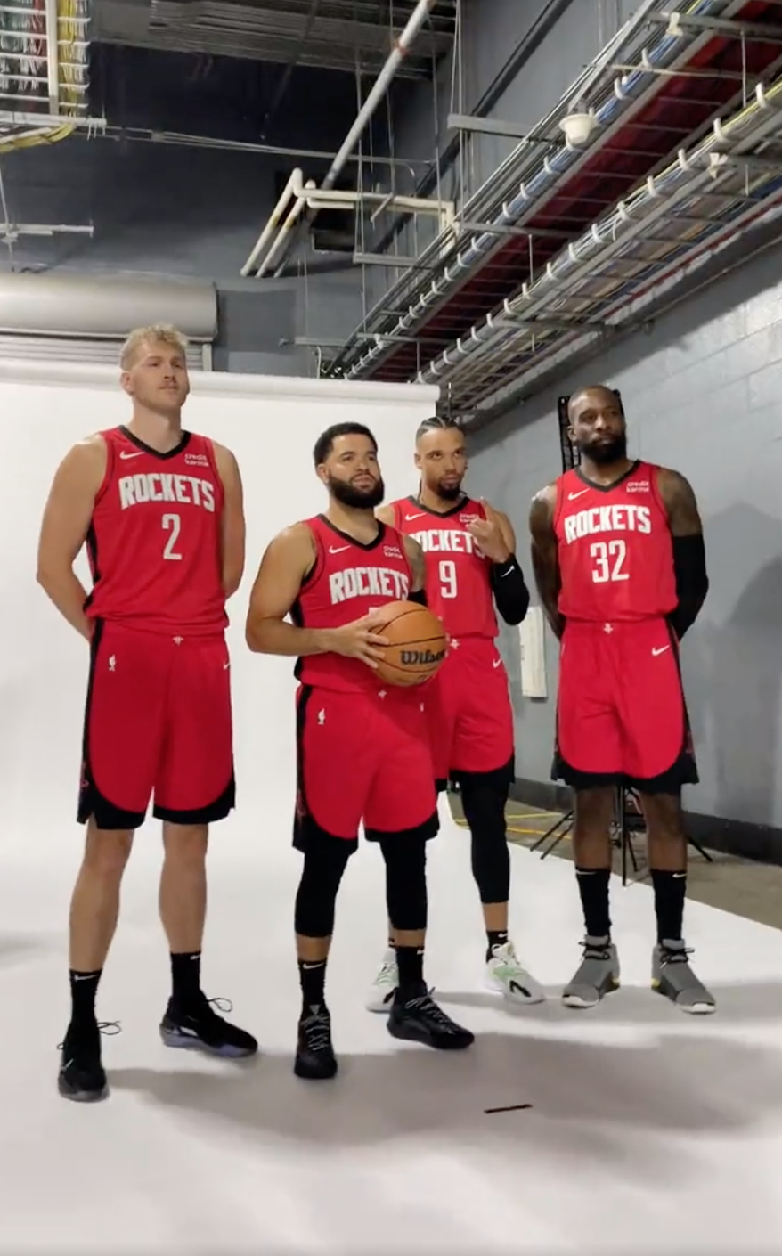 Los Rockets representados por sus nuevos fichajes.