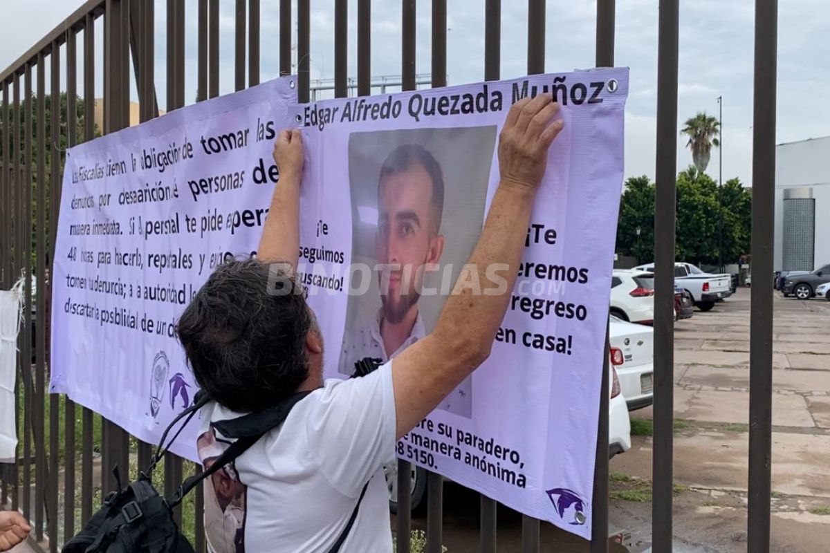 Pegan carteles de búsqueda frente a Fiscalía del Estado