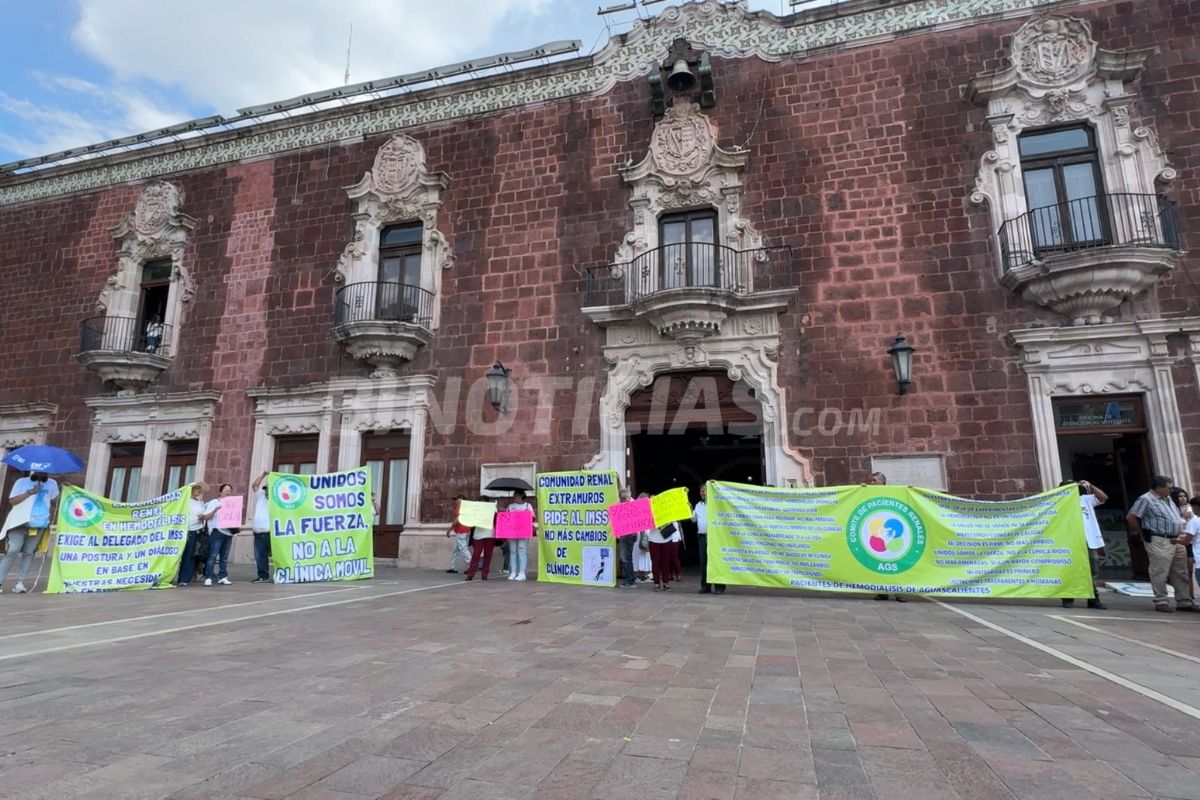 Algunos manifestantes se trasladaron a Palacio de Gobierno.