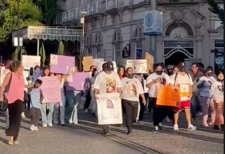 La manifestación se convocó en punto de las 17:00 con la FGE como punto de partida.