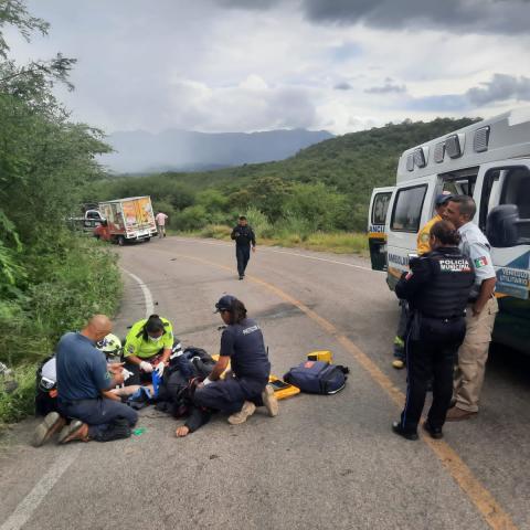 Se estrelló de frente contra una camioneta