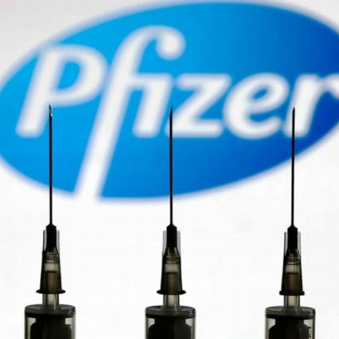 Aprueban vacuna de refuerzo Pfizer y Moderna para ómicron