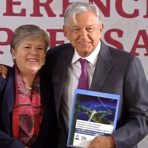 AMLO propone a Alicia Bárcena para dirigir el Banco Interamericano 