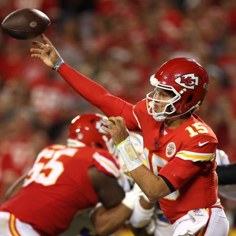 Chiefs se imponen a Chargers