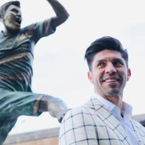 Santos develó estatua de Oribe Peralta