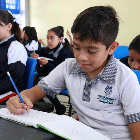 valúan a estudiantes en lectura, matemáticas y formación cívica