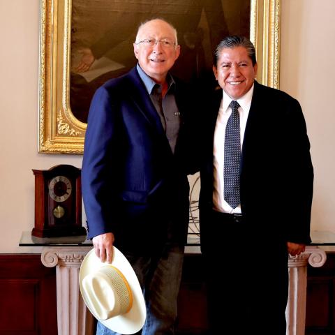 Ken Salazar y David Monreal 