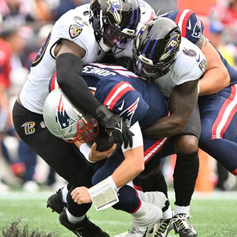 Patriotas caen ante Ravens