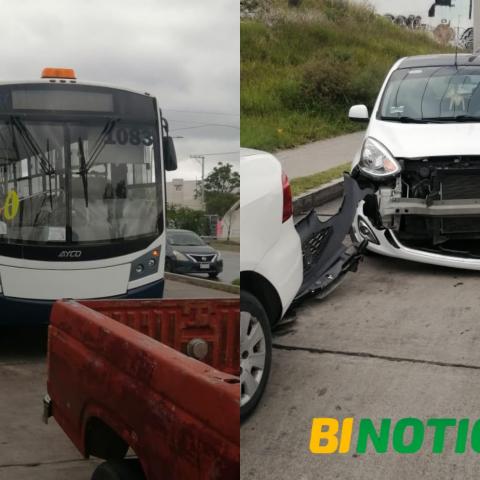 Camión YoVoy impacta un auto que se encontraba estacionado 