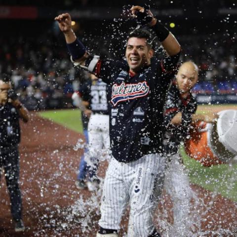 Walk off Sultanes