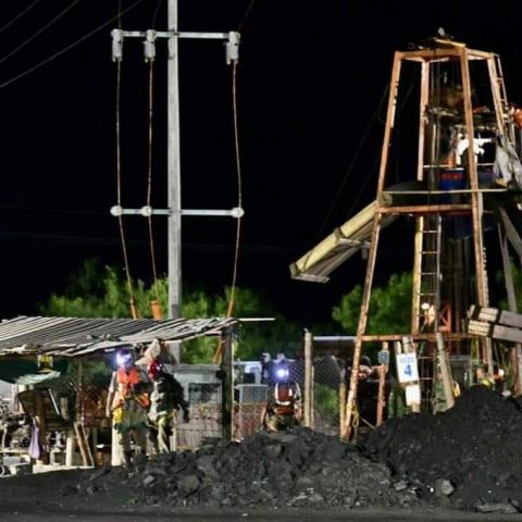 Familiares de mineros aceptan plan de rescate que durará seis meses