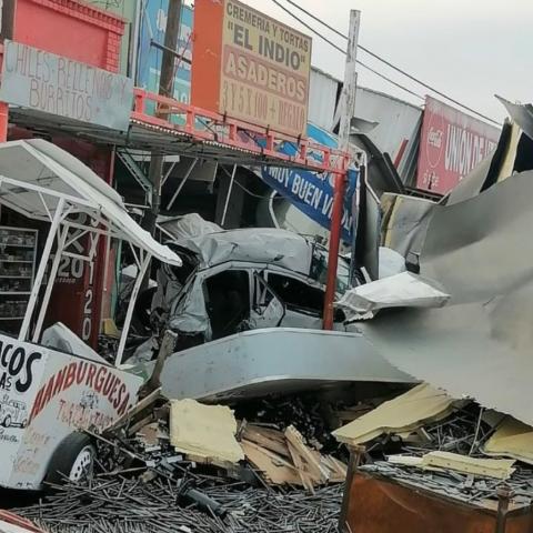 Tráiler se impacta contra zona comercial en Chihuahua; mueren nueve personas