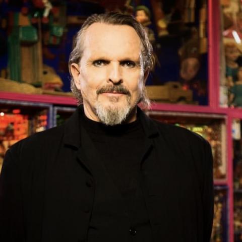 Miguel Bosé se sometió una cirugía debido a una hernia discal 