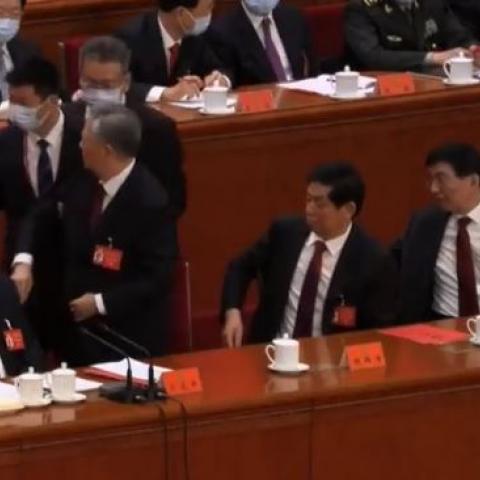 Partido Comunista de China expulsa de su reunión al expresidente Hu Jintao