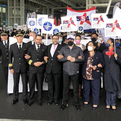 Manifestación Terminal 2 del AICM