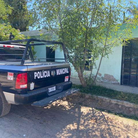 Le prendió fuego a su casa con su esposa e hijos adentro