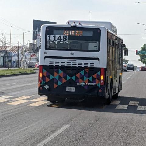 Rutas de camión cambian su recorrido por encontronazo entre pipa y tren