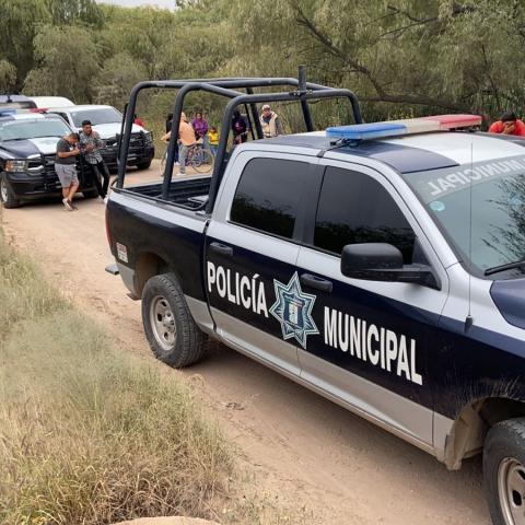 En una terracería sufrió una caída y la unidad oficial no se pudo detener por la velocidad que llevaba