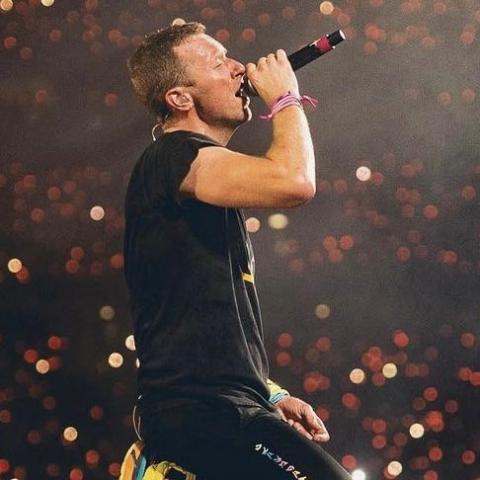 Chris Martin padece una infección pulmonar grave, por lo que Coldplay tendrá que posponer sus próximos conciertos