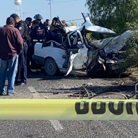 Una mujer perdió la vida y dos personas más quedaron prensados y gravemente heridos