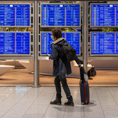 Cubrebocas ya no será obligatorio ni en aviones ni en aeropuertos