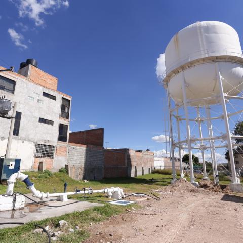 Comienzan a conectar tanques de agua a la Reserva Oriente