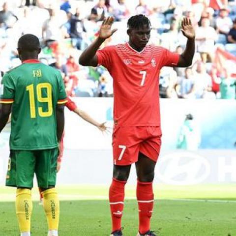 Breel Embolo pide disculpas