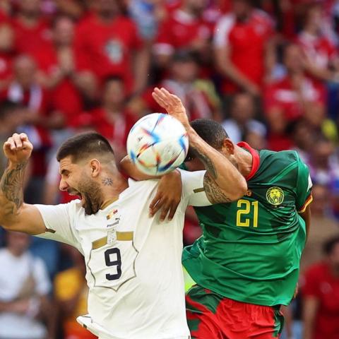 Camerún y Serbia empate vibrante 