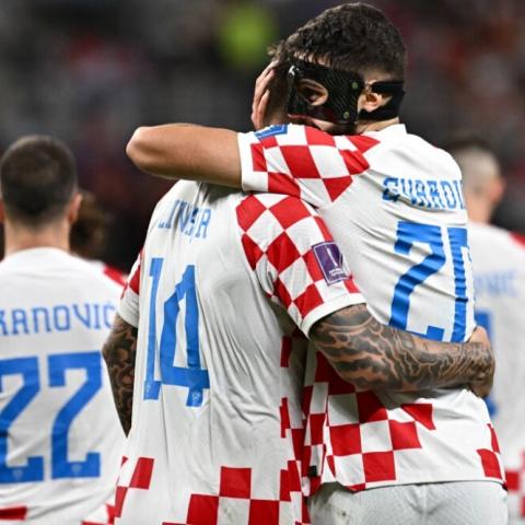 Croacia golea a Canadá 