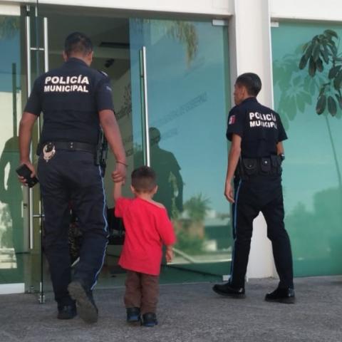 El pequeño se le escapó al abuelo que se encargad de cuidarlo mientras la mamá tiene que trabajar