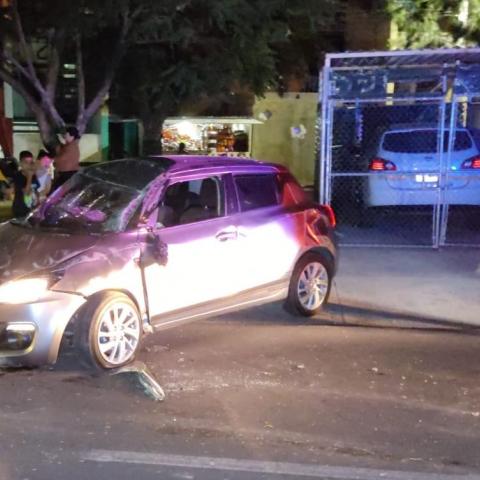 A pesar de lo aparatoso del accidente el conductor no sufrió lesiones que ameritaran traslado a un hospital