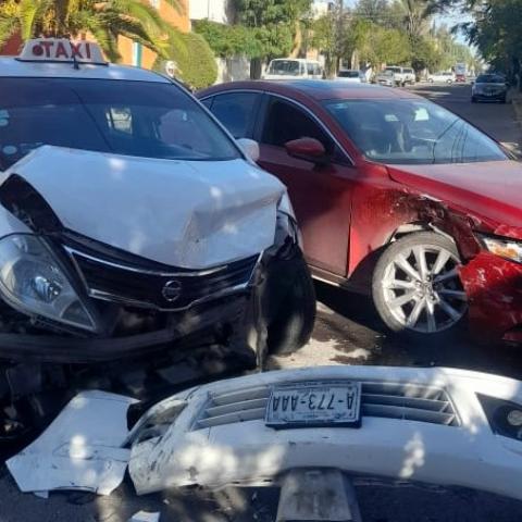 El accidente ocurrió en calles de la Colonia Gremial y dejó como saldo solo daños materiales