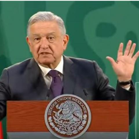 "Ahí la voy llevando, porque no tengo dinero": AMLO