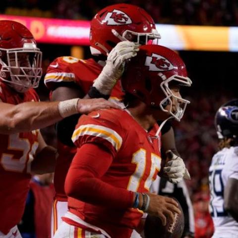 Chiefs ganaron a Titans en tiempo extra