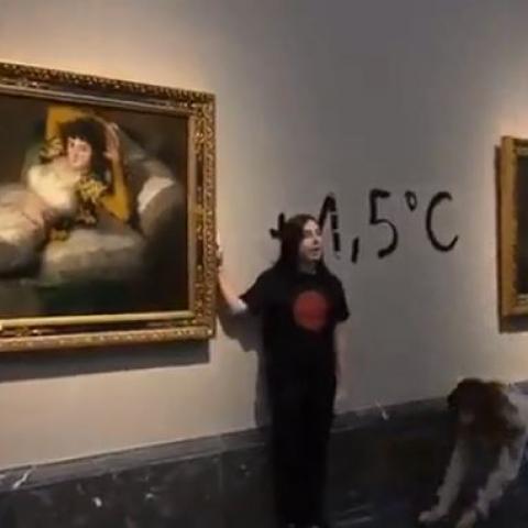 Activistas vuelven a atacar obras de arte, ahora a las Las Majas de Goya