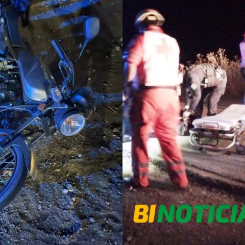 Motociclistas graves tras ser impactados por un auto 