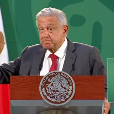 "Hipócritas, racistas y clasistas", llama AMLO a los que marcharán en su contra