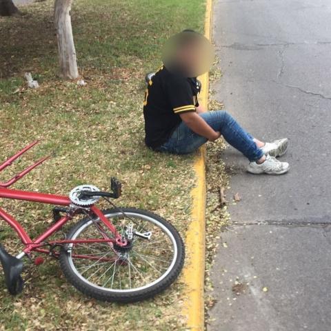 A pesar de lo aparatoso del choque, el ciclista no sufrió lesiones que ameritaran su traslado a un hospital