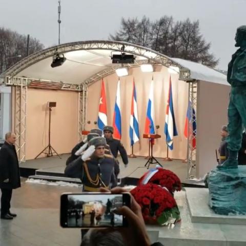 Colocan estatua de Fidel Castro en Moscú 